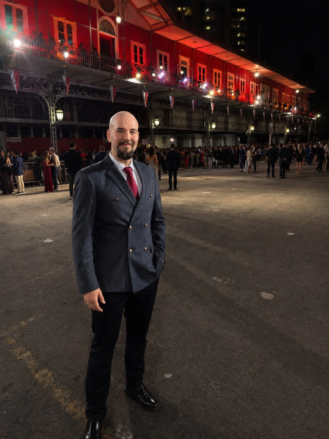 Professor Mateus Teixeira em traje formal